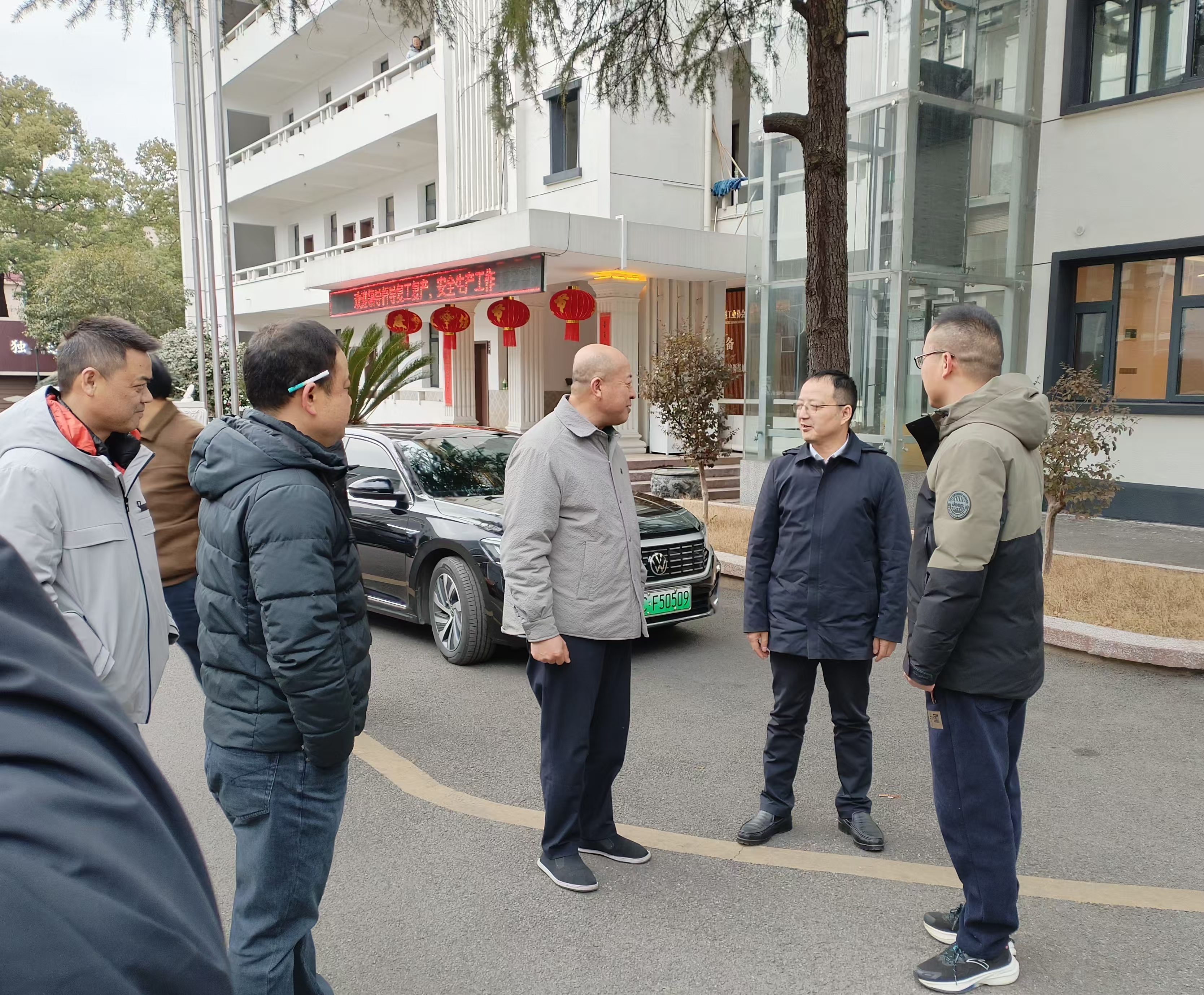 區(qū)委副書記、區(qū)長柳軍輝來我司調(diào)研復(fù)工復(fù)產(chǎn)、安全生產(chǎn)工作